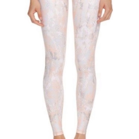 Alo Yoga Brand Women’s Peach Snake Patterned Leggings - Size Small - Picture 1 of 3